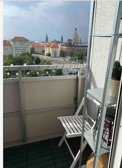 Apartment Uber Den Dachern Im Zentrum Von Dresden Deutschland